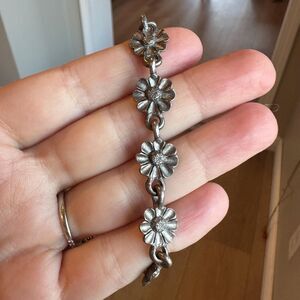 Vintage Flower April Flower Daisy Bracelet Silver Tone Floral Bracelet